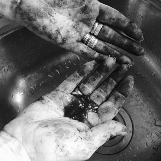 Activated Charcoal & Pumice Gardener's Soap | 500ml Home & Garden > Garden Accessories > Cleaning - Minimalist Gardener
