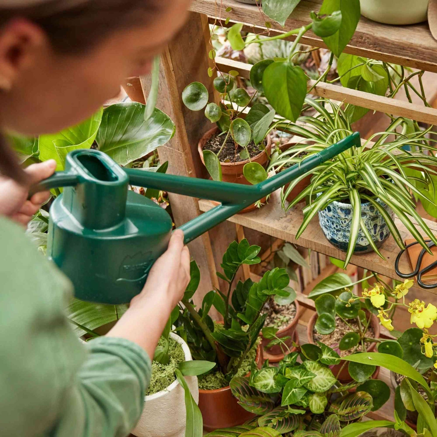 Haws The Sutton Splash Watering Can | Green 4 Pint Home & Garden > Garden Tools > Watering Can - Minimalist Gardener
