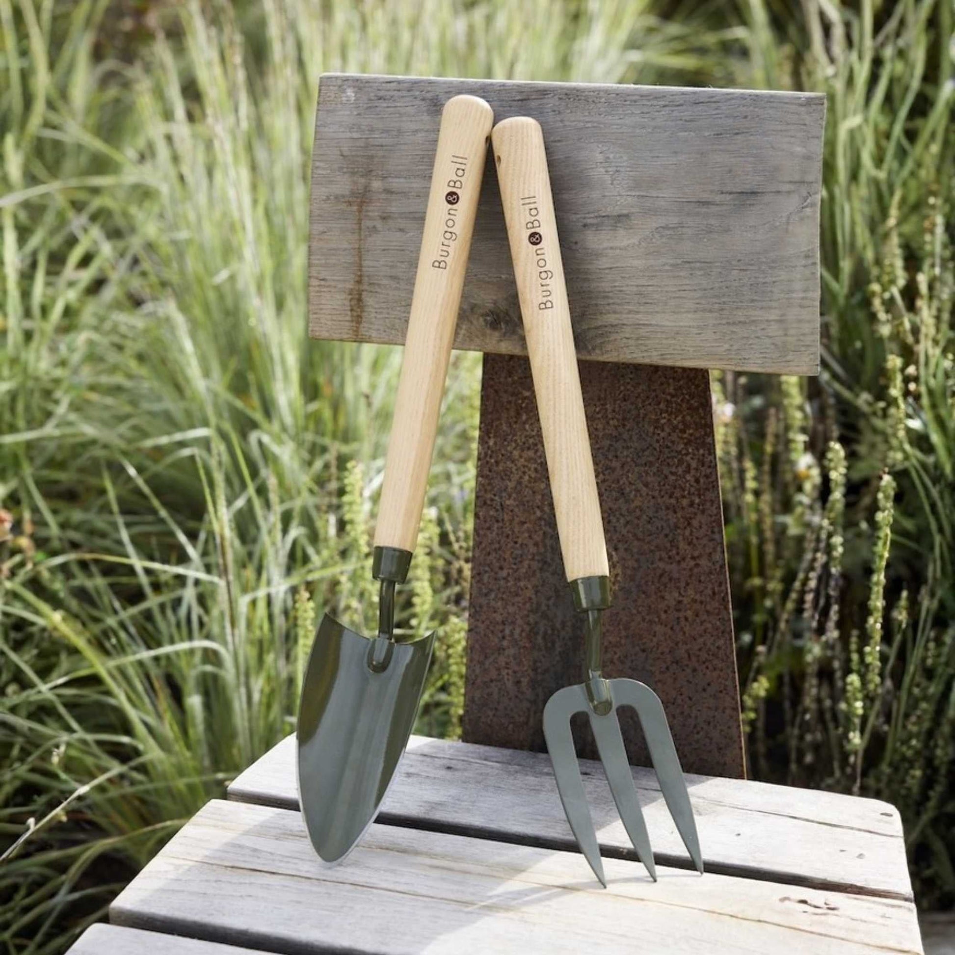 Burgon & Ball BoronGreen Mid Handled Fork Home & Garden > Garden Tools > Hand Tools - Minimalist Gardener