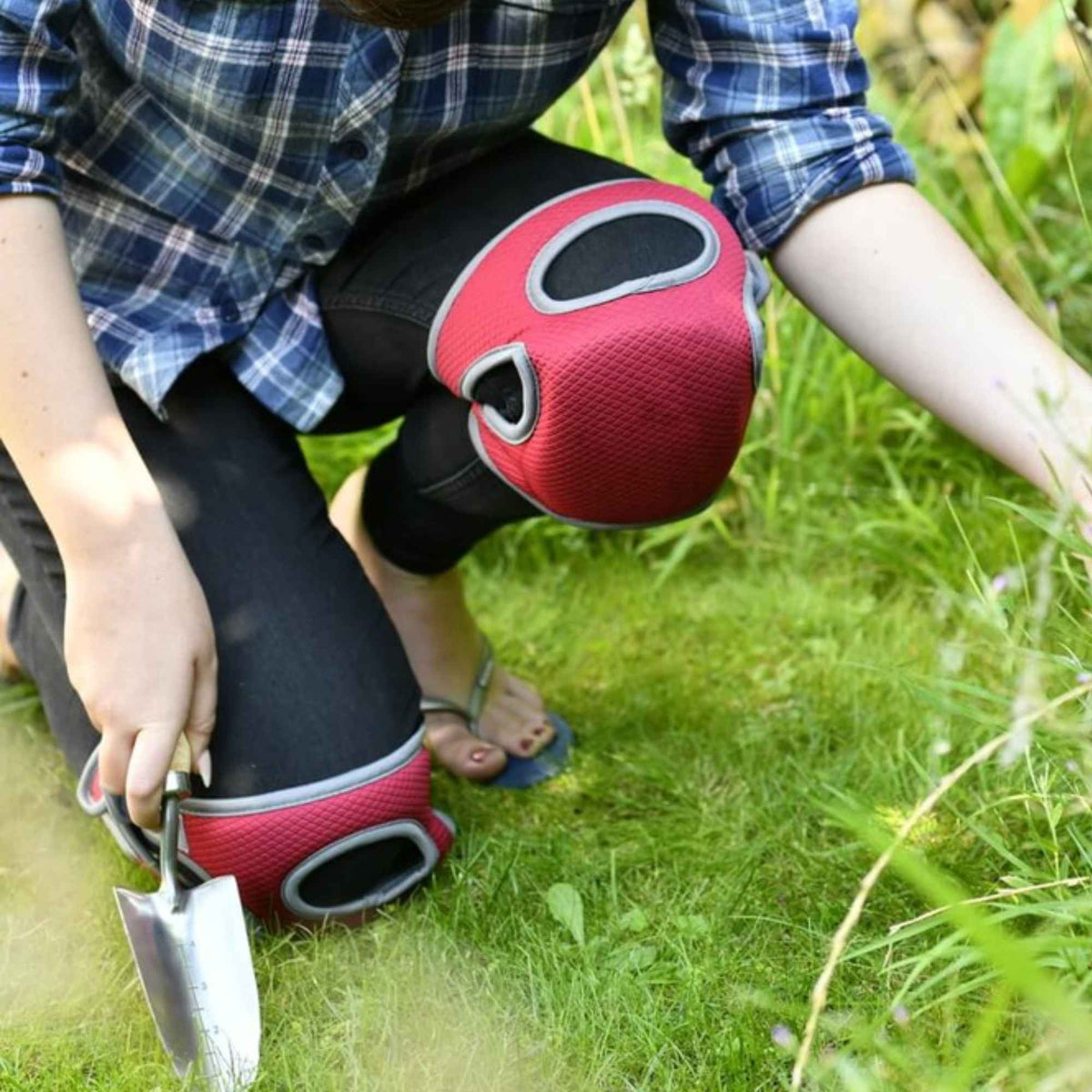 Burgon & Ball Kneelo® Gardening Knee Pads | Sangrai Garden Accessories > Personal Care > Kneeling Pads - Minimalist Gardener