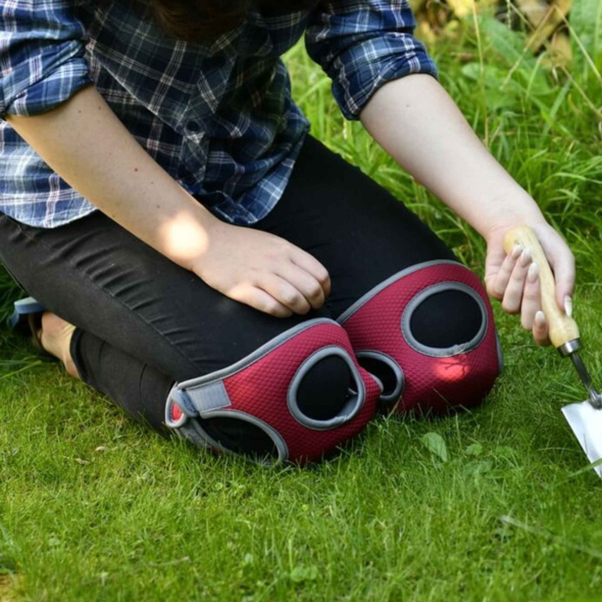 Burgon & Ball Kneelo® Gardening Knee Pads | Sangrai Garden Accessories > Personal Care > Kneeling Pads - Minimalist Gardener