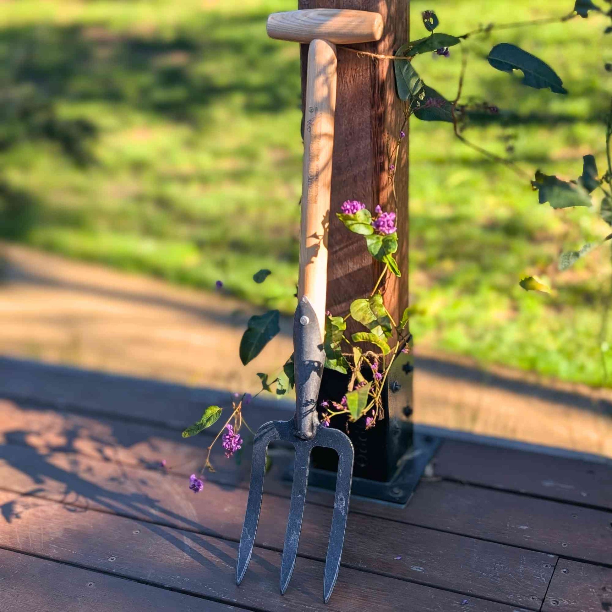 Krumpholz Hand-Forged Mid-Reach Hand Fork | 45cm Home & Garden > Garden Tools > Hand Tools - Minimalist Gardener