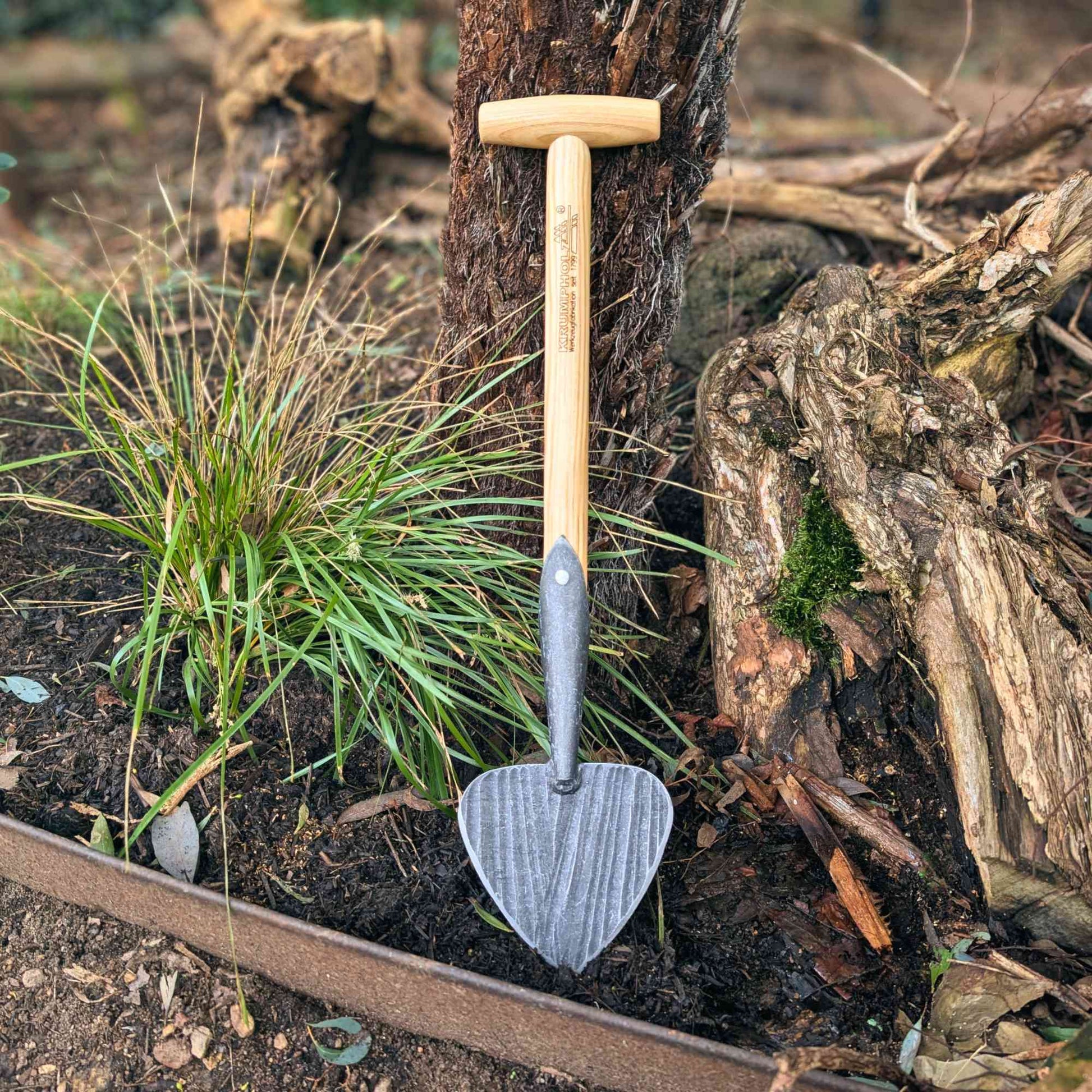 Krumpholz Hand-Forged Mid-Reach Spade | 55cm Home & Garden > Garden Tools > Hand Tools - Minimalist Gardener