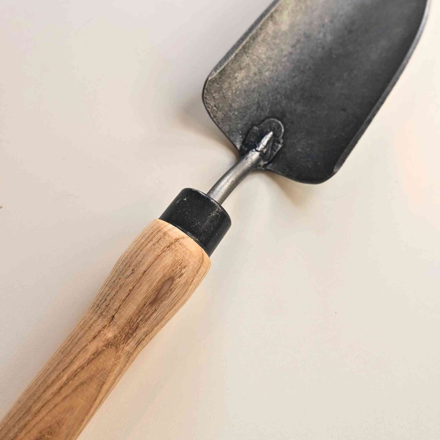 Krumpholz Hand-Forged Mid-Reach Trowel | 68cm Home & Garden > Garden Tools > Hand Tools - Minimalist Gardener