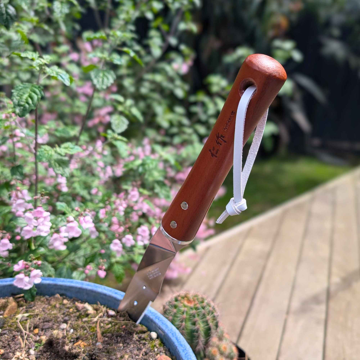 Nisaku 1201 Stainless Steel Garden Knife | Repotting Master Home & Garden > Garden Tools > Gardening Tools - Minimalist Gardener