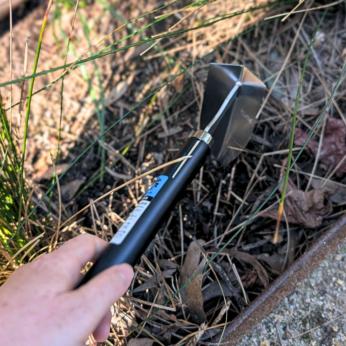 Nisaku 178 Japanese Delta Hoe | Sankaku Home & Garden > Garden Tools > Hand Tools - Minimalist Gardener