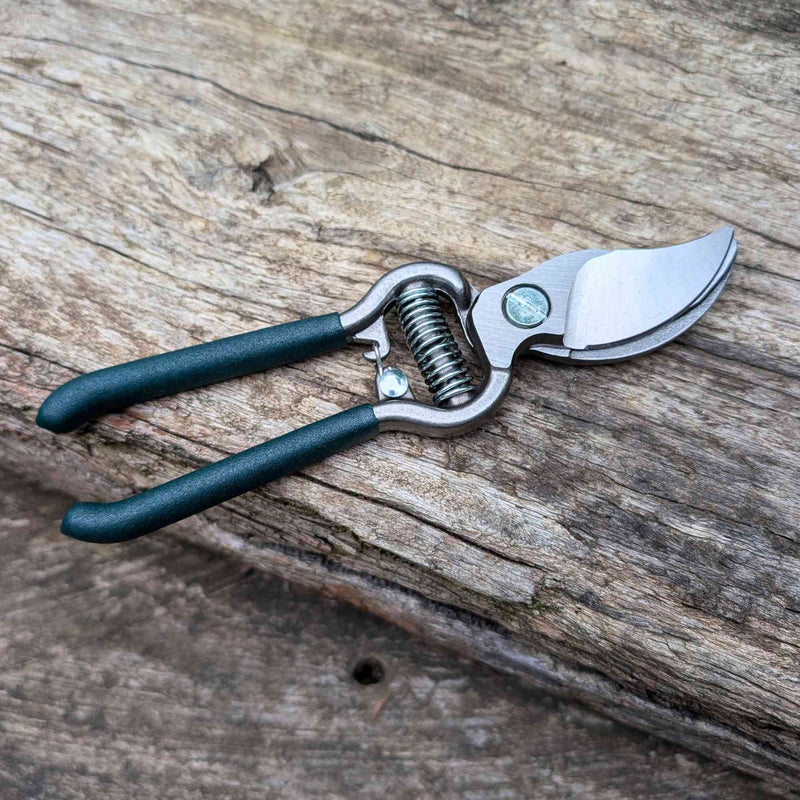 Tiller & Rowe Heavy Duty Bypass Secateurs Home & Garden > Garden Tools > Secateurs - Minimalist Gardener